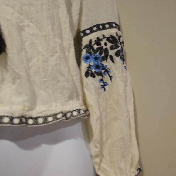 LF Seek the Label Embroidered Off Shoulder Blouse - Picture 6 of 11